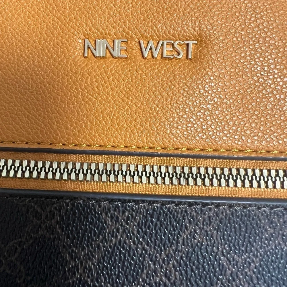 Nine West Crossbody browns and mustard yellow excellent condition
